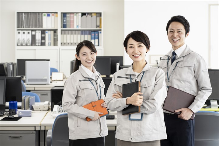 《京都市南区》週払いOK・整備工場内での一般事務スタッフ！（土日祝休み・日勤帯）