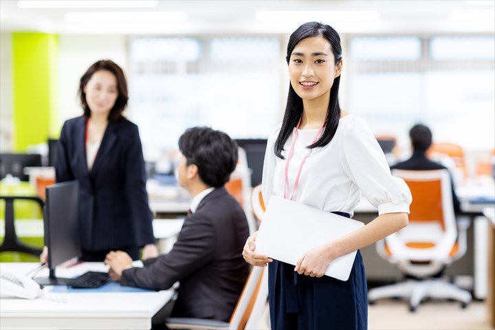 《堺市西区》週払いOK・整備工場内での事務スタッフ！（土日祝休み・日勤）