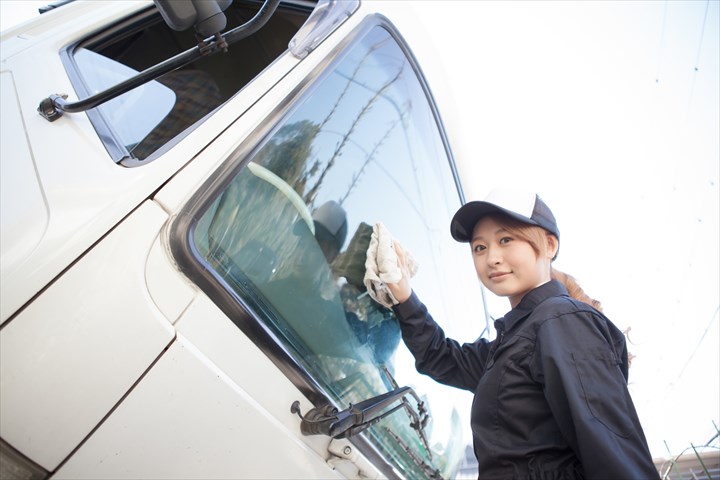 《守口市》週払いOK・修理点検車両の洗車及び新車の清掃作業スタッフ！（Web面接OK・未経験OK）