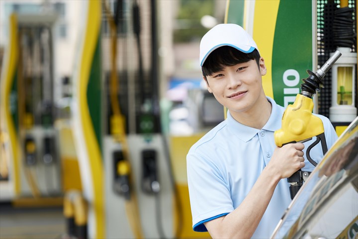 《川越市》週払いOK・ガソリンスタンドでのサービススタッフ！（Web面接OK・週休2日）