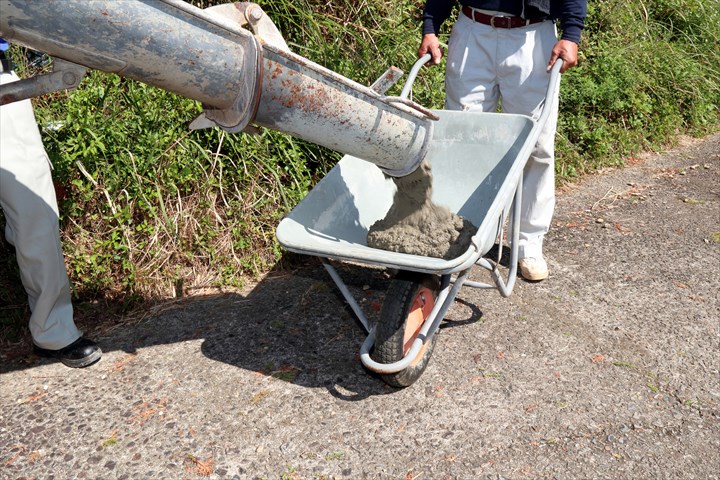 《さいたま市見沼区》週払いOK・生コンを扱う工場内の清掃スタッフ！（未経験歓迎・日勤）
