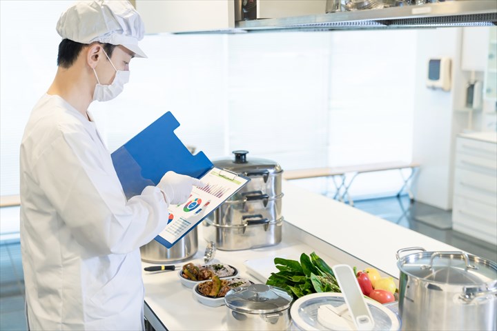 《京都市伏見区》週払いOK・工場内でのお弁当の仕分け作業スタッフ！（Web面接OK・短時間5:00～11:00）