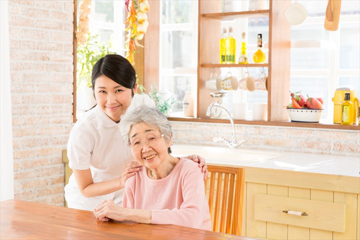 《武蔵野市》週払いOK・有料老人ホームでの介護スタッフ！（週休2日・日勤）