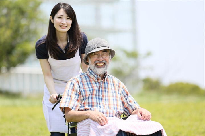 《市川市》週払いOK・ユニット型特別養護老人ホームでの介護スタッフ！（Web面接OK・無資格OK）