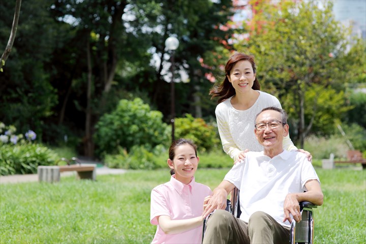 《武蔵野市》週払いOK・有料老人ホームでの介護スタッフ！（週休2日・日勤）