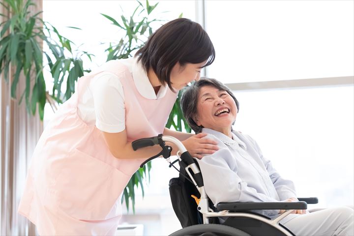 《清瀬市》週払いOK・一般、療養病棟での介護スタッフ！（Web面接OK・週休2日）