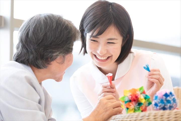 《江戸川区》週払いOK・特別養護老人ホームでの介護スタッフ！（高時給・週休2日）