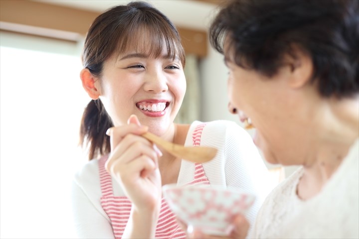 《葛飾区》週払いOK・ユニット型特別養護老人ホームでの介護スタッフ！（週休2日・日勤帯）