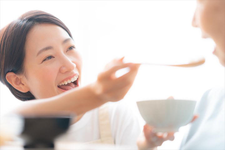 《川崎市川崎区》週払いOK・特別養護老人ホームでの介護スタッフ！（無資格OK・週休2日）