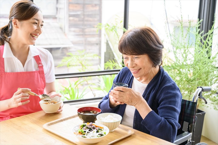 《船橋市》週払いOK・従来型特別養護老人ホームでの介護スタッフ！（Web面接OK・資格や経験を活かす）
