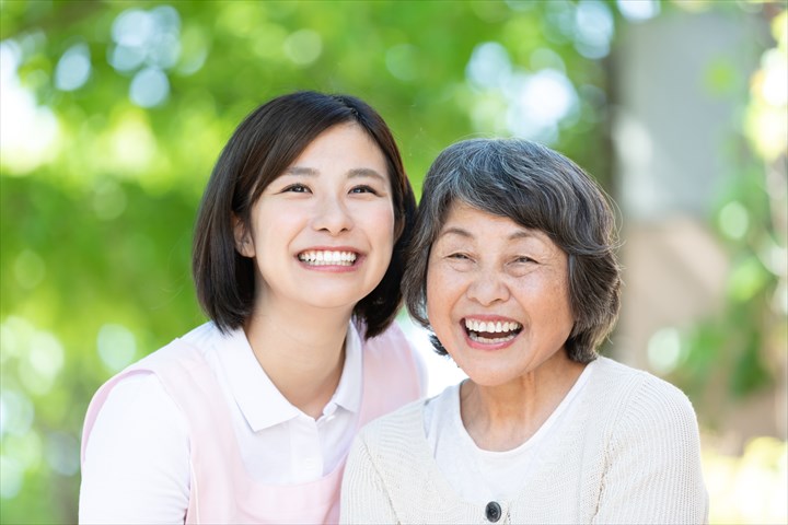 《三郷市》週払いOK・老人ホームでの介護スタッフ！（週2・Wワーク歓迎）