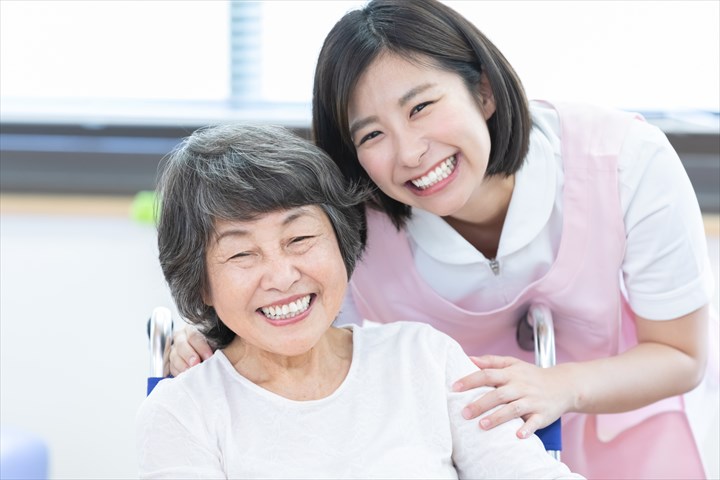 《港区》週払いOK・特別養護老人ホームでの介護スタッフ！（日勤・週3～5）