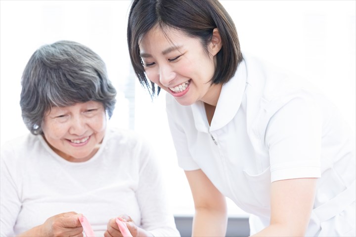 《大田区》週払いOK・特別養護老人ホームでの介護スタッフ！（日勤・週休2日）