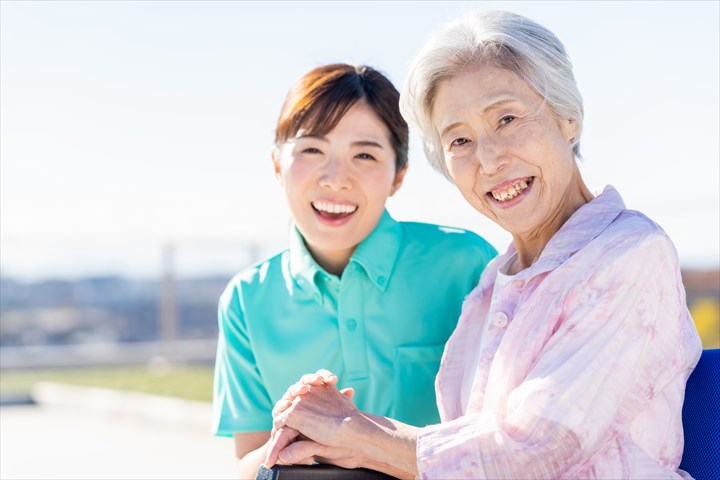 《練馬区》週払いOK・有料老人ホームでの介護スタッフ！（Web面接OK・日勤）