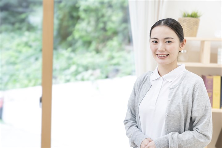 《川崎市川崎区》週払いOK・老人ホームでの介護スタッフ！（週休2日・日勤）