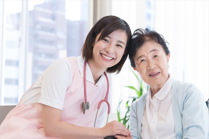 《横浜市鶴見区》週払いOK・老人ホームでの看護スタッフ！（未経験歓迎・週4）