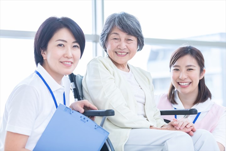 《目黒区》週払いOK・特別養護老人ホームでの看護スタッフ！（週休2日・日勤）
