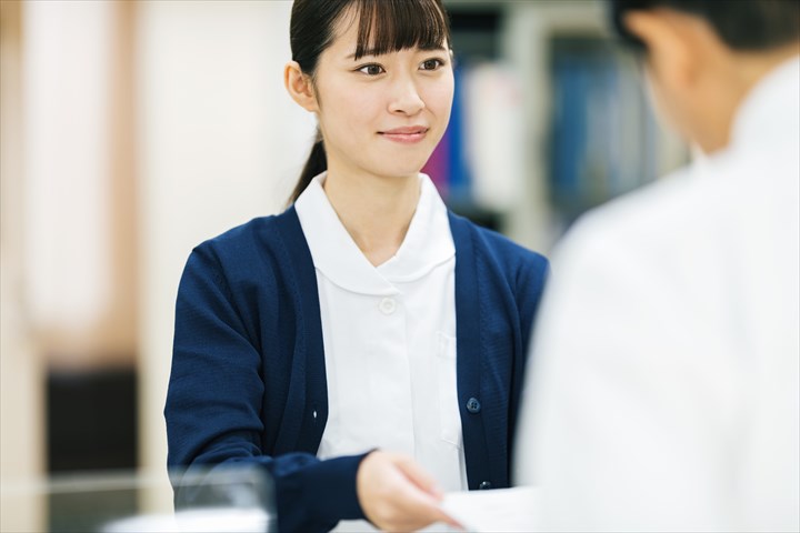 《船橋市》週払いOK・献血ルームでの看護師の事務的補助スタッフ！（Web面接OK・無資格OK）